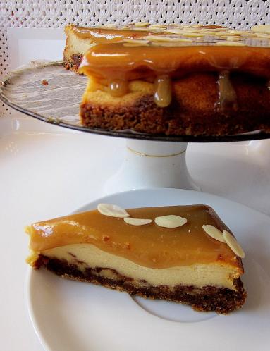 Zdjęcie - Kremowy sernik amaretto - Przepisy kulinarne ze zdjęciami