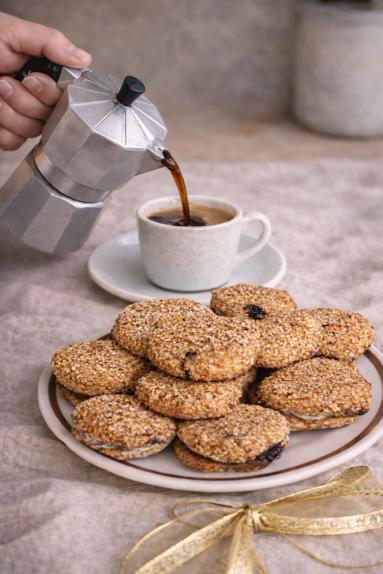 Zdjęcie - Kruche Ciasteczka z Ciecierzycą i Sezamem - Przepisy kulinarne ze zdjęciami