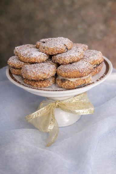 Zdjęcie - Kruche Ciasteczka z Ciecierzycą i Sezamem - Przepisy kulinarne ze zdjęciami