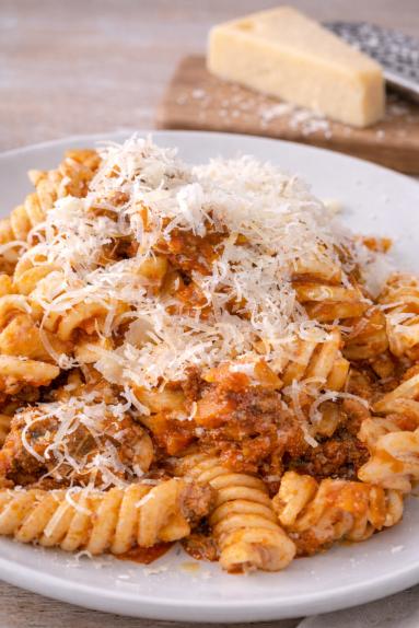 Zdjęcie: Fusilli z sosem Bolognese Zdjęcie - Fusilli z sosem Bolognese - Przepisy kulinarne ze zdjęciami