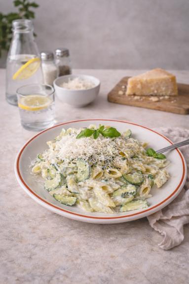 Zdjęcie - Penne w sosie cukiniowo- śmietanowym - Przepisy kulinarne ze zdjęciami