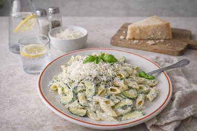 Zdjęcie - Penne w sosie cukiniowo- śmietanowym - Przepisy kulinarne ze zdjęciami