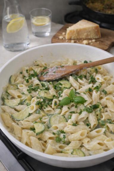Zdjęcie - Penne w sosie cukiniowo- śmietanowym - Przepisy kulinarne ze zdjęciami