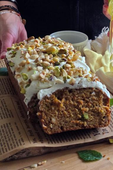 Zdjęcie - Ciasto marchewkowe z jabłkami i orzechami - Przepisy kulinarne ze zdjęciami