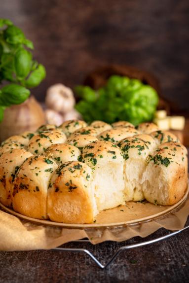 Zdjęcie - Drożdżowe kulki z serem - Przepisy kulinarne ze zdjęciami