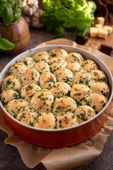 Zdjęcie - Drożdżowe kulki z serem - Przepisy kulinarne ze zdjęciami