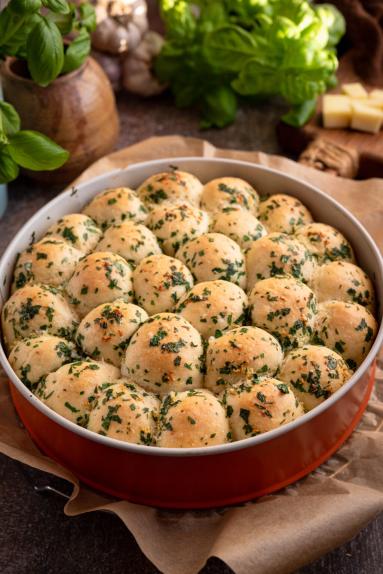 Zdjęcie - Drożdżowe kulki z serem - Przepisy kulinarne ze zdjęciami