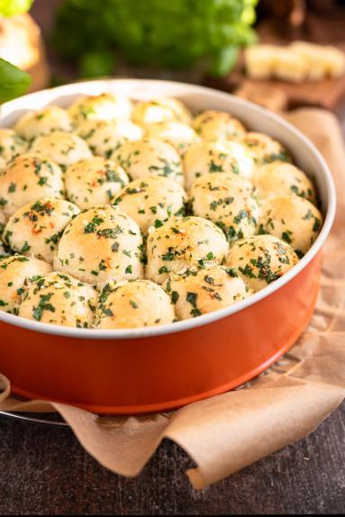 Zdjęcie - Drożdżowe kulki z serem - Przepisy kulinarne ze zdjęciami