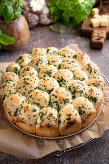 Zdjęcie - Drożdżowe kulki z serem - Przepisy kulinarne ze zdjęciami