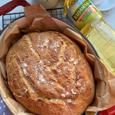 Zdjęcie - Domowy chleb z chrupiącą sk&oacute;rką - Przepisy kulinarne ze zdjęciami