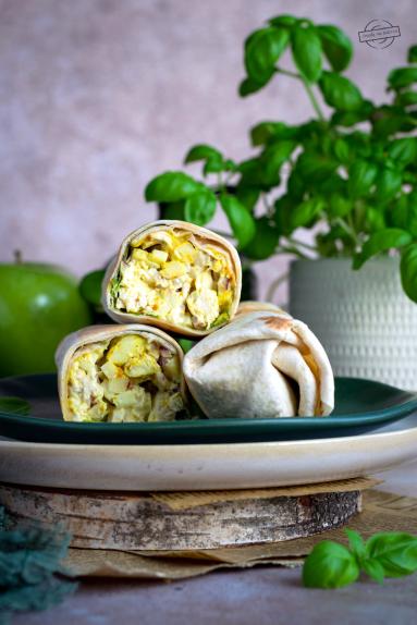 Zdjęcie - Tortilla z kurczakiem i jabłkiem - Przepisy kulinarne ze zdjęciami