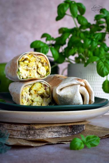 Zdjęcie - Tortilla z kurczakiem i jabłkiem - Przepisy kulinarne ze zdjęciami