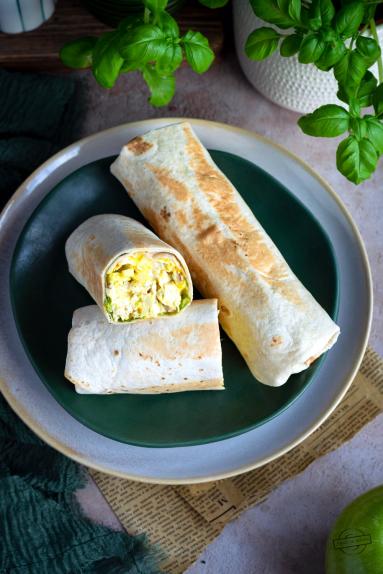 Zdjęcie - Tortilla z kurczakiem i jabłkiem - Przepisy kulinarne ze zdjęciami