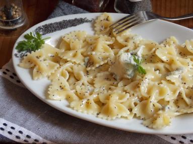 Zdjęcie: Makaron kokardki w kremowym sosie serowym Zdjęcie - Makaron kokardki w kremowym sosie serowym - Przepisy kulinarne ze zdjęciami