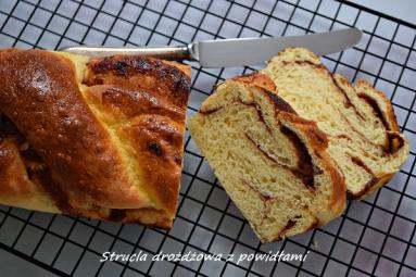 Zdjęcie - Śniadaniowa strucla drożdżowa z powidłami - Napiecyku - Przepisy kulinarne ze zdjęciami