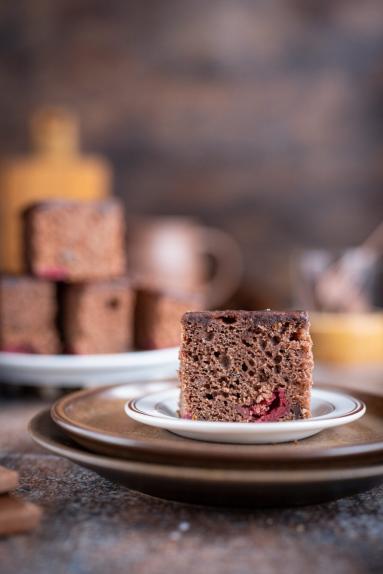 Zdjęcie - Wilgotny murzynek z wiśni&oacute;wką - Przepisy kulinarne ze zdjęciami