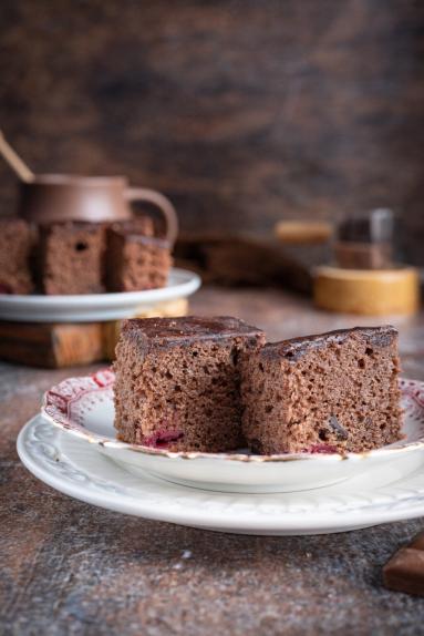 Zdjęcie - Wilgotny murzynek z wiśni&oacute;wką - Przepisy kulinarne ze zdjęciami