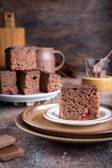 Zdjęcie - Wilgotny murzynek z wiśni&oacute;wką - Przepisy kulinarne ze zdjęciami