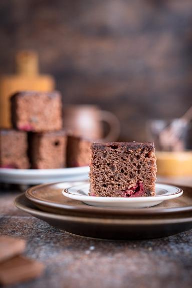 Zdjęcie - Wilgotny murzynek z wiśni&oacute;wką - Przepisy kulinarne ze zdjęciami