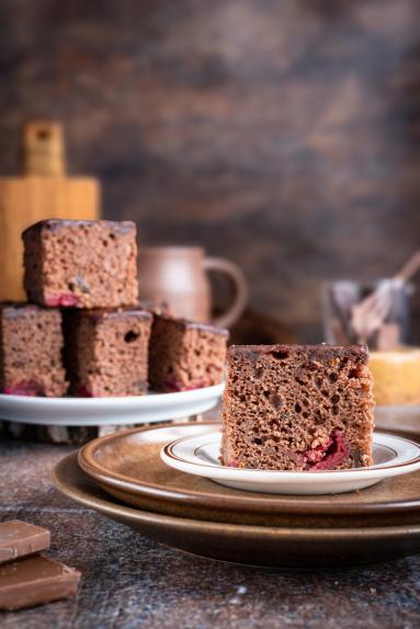 Zdjęcie - Wilgotny murzynek z wiśni&oacute;wką - Przepisy kulinarne ze zdjęciami