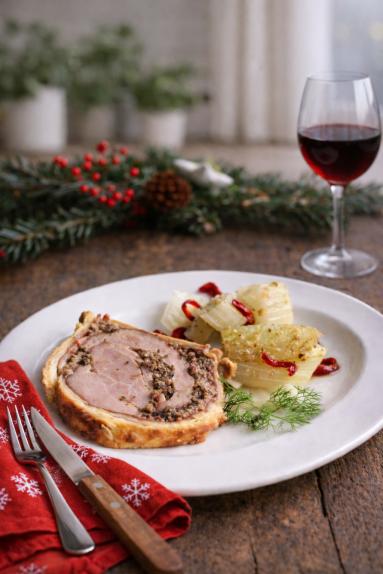 Zdjęcie - Pieczeń z indyka w cieście francuskim - Przepisy kulinarne ze zdjęciami