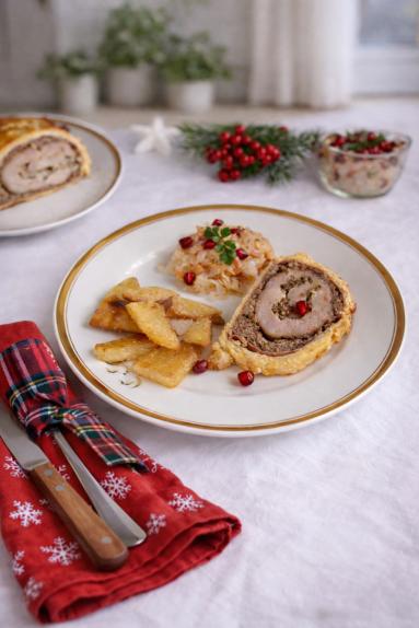 Zdjęcie - Pieczeń z indyka w cieście francuskim - Przepisy kulinarne ze zdjęciami