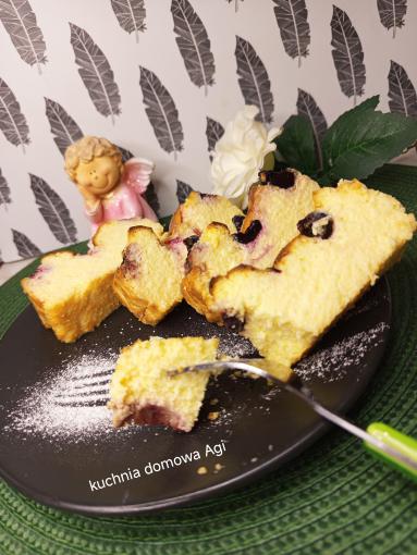 Zdjęcie - Sernik przygotowany w 5 minut z dw&oacute;ch kostek twarogu - Przepisy kulinarne ze zdjęciami