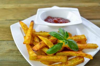 Zdjęcie - Domowe frytki z piekarnika + film &ndash; Smakowite Dania - Przepisy kulinarne ze zdjęciami