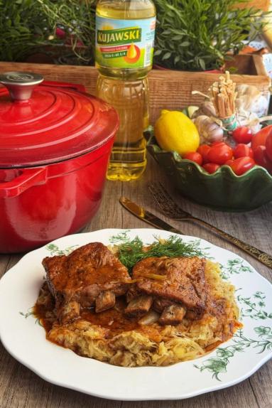 Zdjęcie: Żeberka pieczone na cebulowej kołderce Zdjęcie - Żeberka pieczone na cebulowej kołderce - Przepisy kulinarne ze zdjęciami