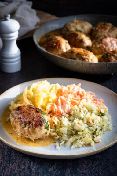 Zdjęcie - Zrazy z boczkiem i papryką - Przepisy kulinarne ze zdjęciami