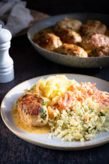 Zdjęcie - Zrazy z boczkiem i papryką - Przepisy kulinarne ze zdjęciami