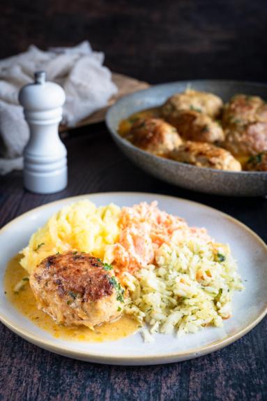 Zdjęcie - Zrazy z boczkiem i papryką - Przepisy kulinarne ze zdjęciami