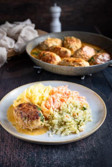 Zdjęcie - Zrazy z boczkiem i papryką - Przepisy kulinarne ze zdjęciami