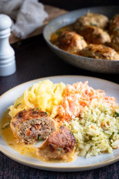 Zdjęcie - Zrazy z boczkiem i papryką - Przepisy kulinarne ze zdjęciami