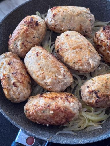 Zdjęcie - Zrazy z boczkiem i papryką - Przepisy kulinarne ze zdjęciami