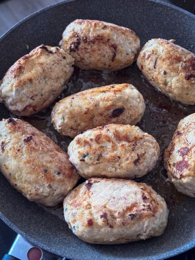 Zdjęcie - Zrazy z boczkiem i papryką - Przepisy kulinarne ze zdjęciami