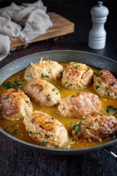 Zdjęcie - Zrazy z boczkiem i papryką - Przepisy kulinarne ze zdjęciami