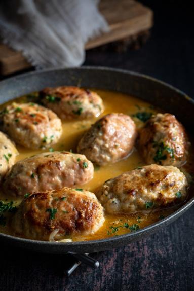 Zdjęcie - Zrazy z boczkiem i papryką - Przepisy kulinarne ze zdjęciami