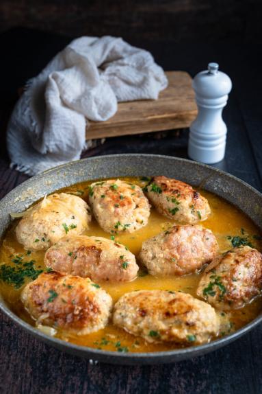 Zdjęcie - Zrazy z boczkiem i papryką - Przepisy kulinarne ze zdjęciami