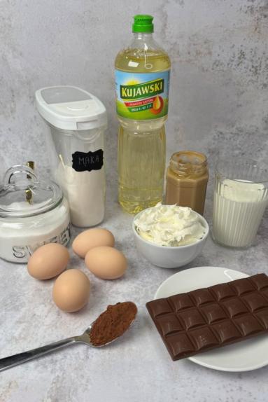 Zdjęcie: Rolada biszkoptowa „Orzech laskowy i czekolada” Zdjęcie - Rolada biszkoptowa „Orzech laskowy i czekolada” - Przepisy kulinarne ze zdjęciami