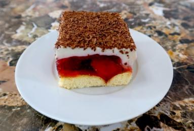 Zdjęcie - Sernik na zimno na biszkoptach z galaretką i truskawkami bez pieczenia + film &ndash; Smakowite Dania - Przepisy kulinarne ze zdjęciami