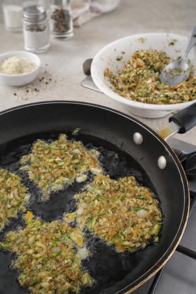 Zdjęcie - Placki cukiniowe z marchewką - Przepisy kulinarne ze zdjęciami