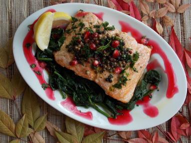 Zdjęcie - Łosoś pieczony z kolorowym pieprzem - Przepisy kulinarne ze zdjęciami