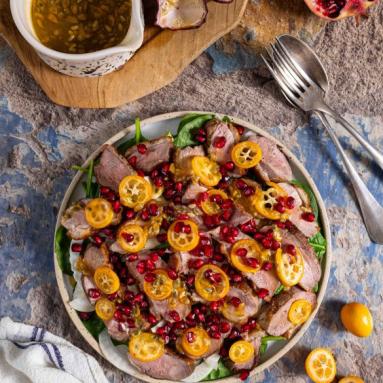 Zdjęcie - Sałatka z kaczką i winegretem z marakui - Przepisy kulinarne ze zdjęciami