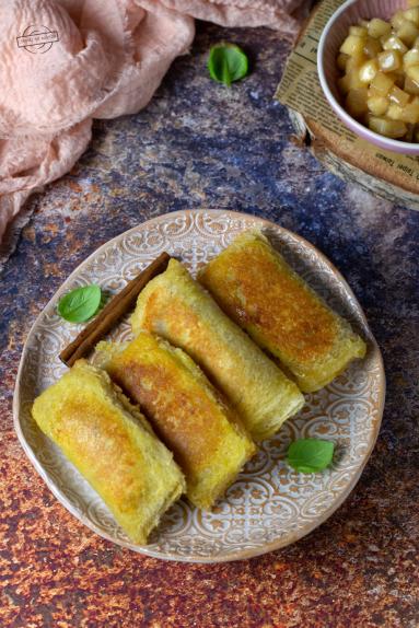 Zdjęcie - Pakieciki tostowe z jabłkiem - Przepisy kulinarne ze zdjęciami