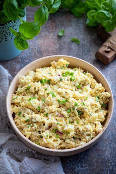 Zdjęcie - Sałatka z kurczakiem, ananasem i ryżem - Przepisy kulinarne ze zdjęciami