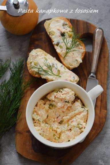 Zdjęcie - Pasta kanapkowa z serem i łososiem - Napiecyku - Przepisy kulinarne ze zdjęciami