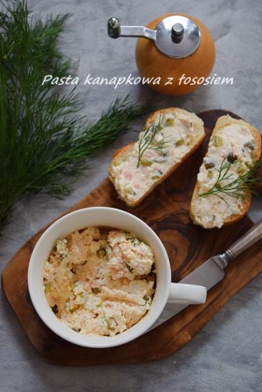 Zdjęcie - Pasta kanapkowa z serem i łososiem - Napiecyku - Przepisy kulinarne ze zdjęciami