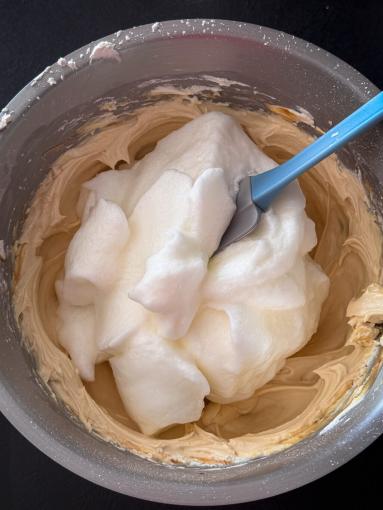 Zdjęcie - Sernik Snickers - Przepisy kulinarne ze zdjęciami