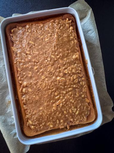 Zdjęcie - Sernik Snickers - Przepisy kulinarne ze zdjęciami